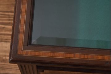 アンティーク家具　1950年頃　収納も楽しめるマホガニー材のセンターテーブル(ガラスケース、コレクションケース)