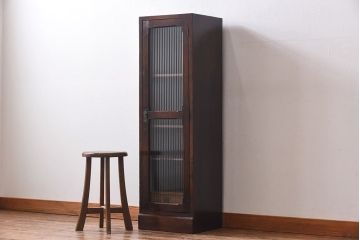 レトロ家具　昭和レトロ　モールガラスがおしゃれな縦型収納棚(戸棚、キャビネット)