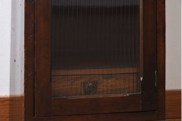 レトロ家具　昭和レトロ　モールガラスがおしゃれな縦型収納棚(戸棚、キャビネット)