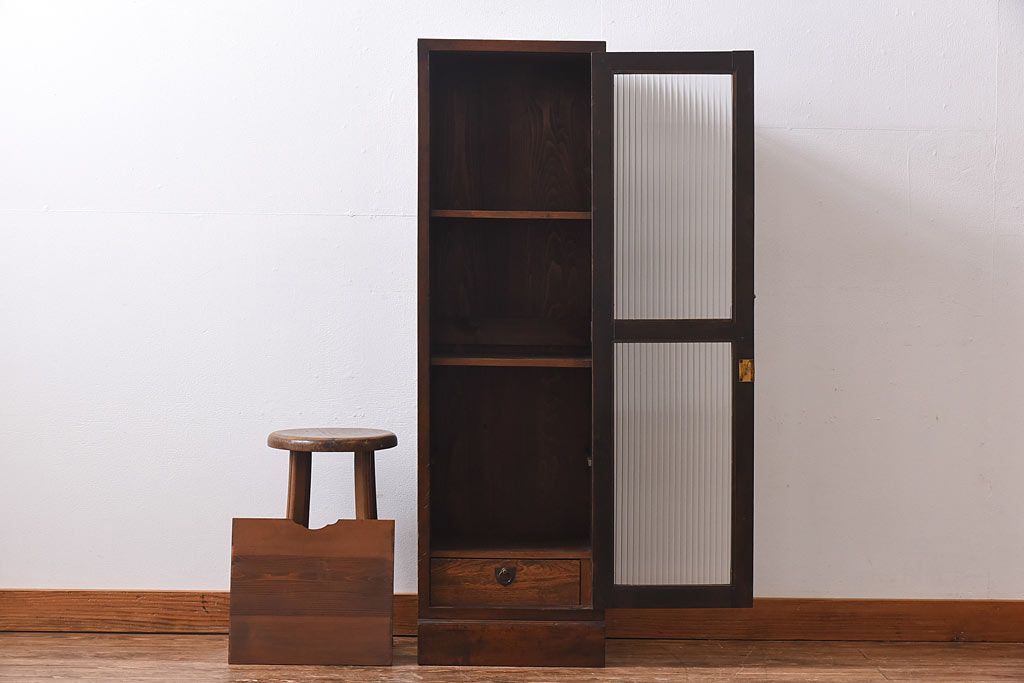 レトロ家具　昭和レトロ　モールガラスがおしゃれな縦型収納棚(戸棚、キャビネット)