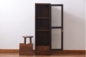 レトロ家具　昭和レトロ　モールガラスがおしゃれな縦型収納棚(戸棚、キャビネット)