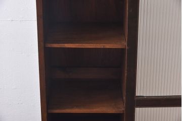 レトロ家具　昭和レトロ　モールガラスがおしゃれな縦型収納棚(戸棚、キャビネット)