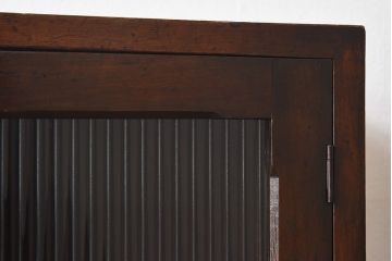 レトロ家具　昭和レトロ　モールガラスがおしゃれな縦型収納棚(戸棚、キャビネット)