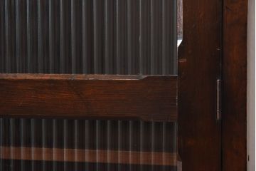 レトロ家具　昭和レトロ　モールガラスがおしゃれな縦型収納棚(戸棚、キャビネット)