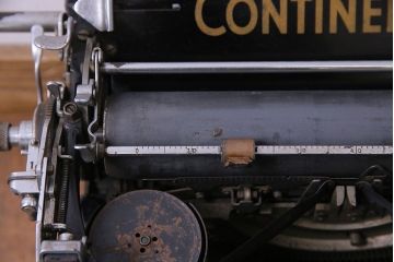 アンティーク雑貨　ドイツ製　WANDERER-WERKE(ヴォルケ社) CONTINENTAL　高級感漂うタイプライター