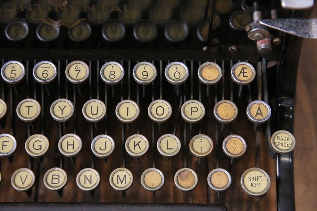 アンティーク雑貨　ドイツ製　WANDERER-WERKE(ヴォルケ社) CONTINENTAL　高級感漂うタイプライター