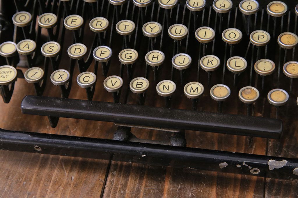 アンティーク雑貨　ドイツ製　WANDERER-WERKE(ヴォルケ社) CONTINENTAL　高級感漂うタイプライター