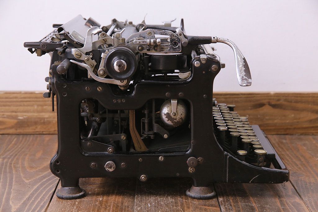 アンティーク雑貨　ドイツ製　WANDERER-WERKE(ヴォルケ社) CONTINENTAL　高級感漂うタイプライター