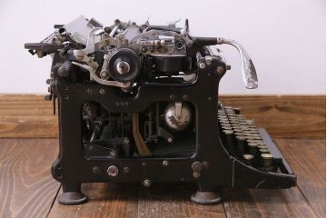 アンティーク雑貨　ドイツ製　WANDERER-WERKE(ヴォルケ社) CONTINENTAL　高級感漂うタイプライター