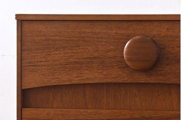 北欧ビンテージ家具　チーク材　大きな丸い取っ手が愛らしいチェスト(サイドチェスト、引き出し、ドロワー)