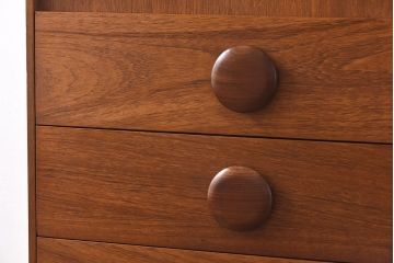 北欧ビンテージ家具　チーク材　大きな丸い取っ手が愛らしいチェスト(サイドチェスト、引き出し、ドロワー)
