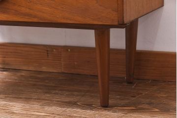 北欧ビンテージ家具　チーク材　大きな丸い取っ手が愛らしいチェスト(サイドチェスト、引き出し、ドロワー)