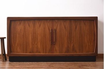 ヴィンテージ家具　北欧ビンテージ　dyrlund(デューロン)社　蛇腹式　ローズウッド材　サイドボード(収納棚、キャビネット)