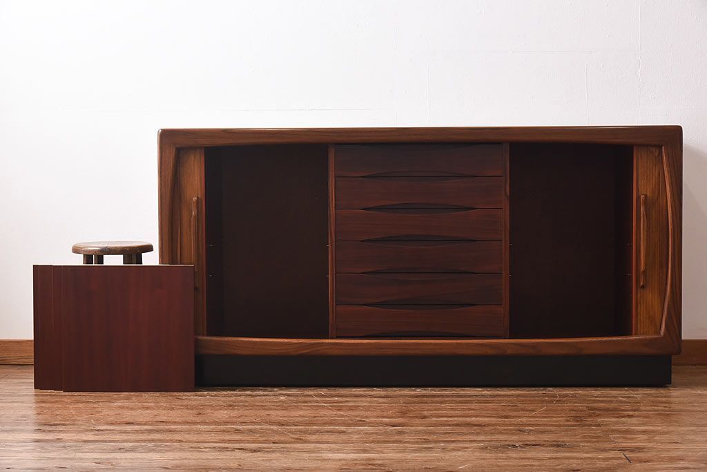 セール Dyrlund(デューロン) 蛇腹 チーク サイドボード 仕上済 セール Dyrlund(デューロン) 蛇腹 チーク サイドボード 仕上済