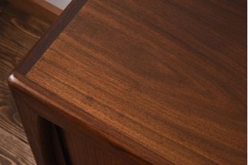 ヴィンテージ家具　北欧ビンテージ　dyrlund(デューロン)社　蛇腹式　ローズウッド材　サイドボード(収納棚、キャビネット)