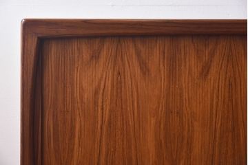 ヴィンテージ家具　北欧ビンテージ　dyrlund(デューロン)社　蛇腹式　ローズウッド材　サイドボード(収納棚、キャビネット)