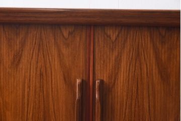 ヴィンテージ家具　北欧ビンテージ　dyrlund(デューロン)社　蛇腹式　ローズウッド材　サイドボード(収納棚、キャビネット)