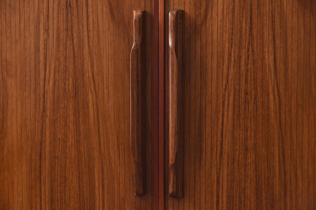 ヴィンテージ家具　北欧ビンテージ　dyrlund(デューロン)社　蛇腹式　ローズウッド材　サイドボード(収納棚、キャビネット)