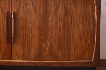 ヴィンテージ家具　北欧ビンテージ　dyrlund(デューロン)社　蛇腹式　ローズウッド材　サイドボード(収納棚、キャビネット)