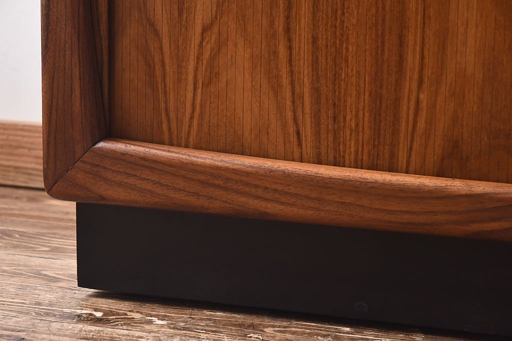 ヴィンテージ家具　北欧ビンテージ　dyrlund(デューロン)社　蛇腹式　ローズウッド材　サイドボード(収納棚、キャビネット)