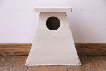 アンティーク雑貨　ペイント家具　シャビーな風合いが魅力的な踏み台(花台)