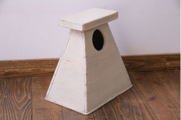 アンティーク雑貨　ペイント家具　シャビーな風合いが魅力的な踏み台(花台)