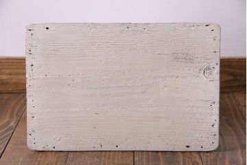 アンティーク雑貨　ペイント家具　シャビーな風合いが魅力的な踏み台(花台)