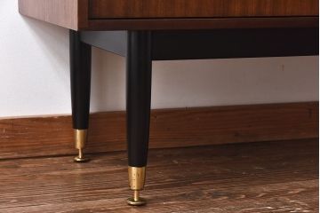 北欧家具　G-PLAN(ジープラン)　BBシリーズ(Black&Brass)のサイドボード(サイドキャビネット)