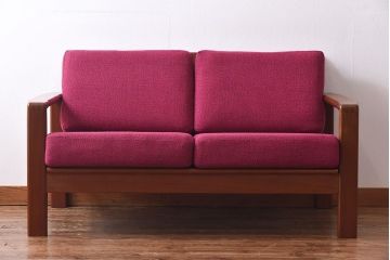 ヴィンテージ家具　北欧ビンテージ　チーク材　ファブリックが差し色になる二人掛けソファ(ラブソファ、ダイニングソファ)