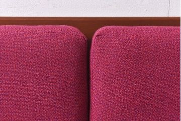 ヴィンテージ家具　北欧ビンテージ　チーク材　ファブリックが差し色になる二人掛けソファ(ラブソファ、ダイニングソファ)