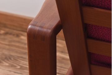 ヴィンテージ家具　北欧ビンテージ　チーク材　ファブリックが差し色になる二人掛けソファ(ラブソファ、ダイニングソファ)