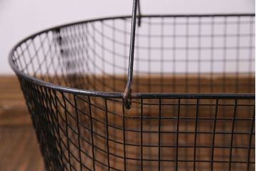 アンティーク雑貨　イギリス　錆交じりの風合いが魅力的なバスケット(カゴ)