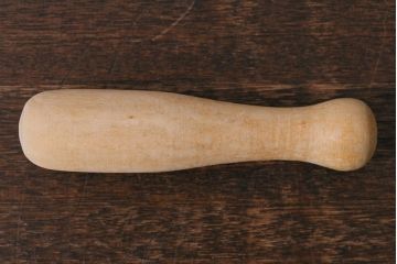 アンティーク雑貨　イギリス製　ぽってりとしたフォルムが愛らしい木製スパイスマッシャー(すり鉢)