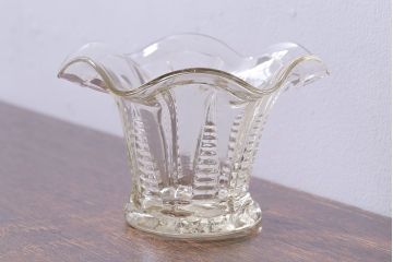 アンティーク雑貨　イギリス　レトロな味わいを醸し出すガラス小物入れ(フラワーベース)