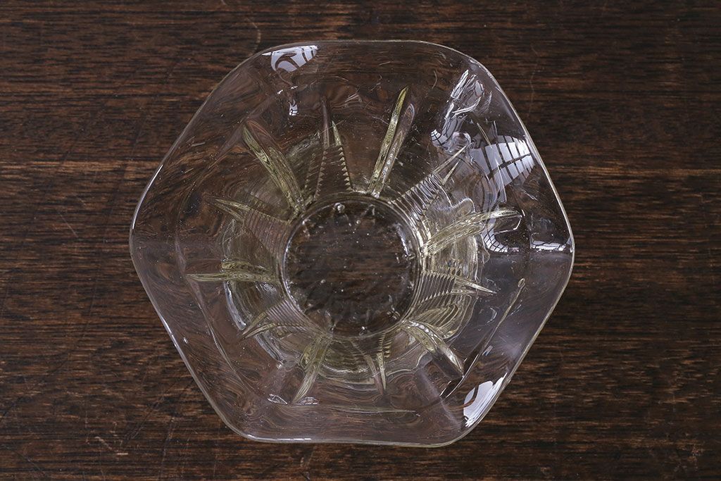 アンティーク雑貨　イギリス　レトロな味わいを醸し出すガラス小物入れ(フラワーベース)