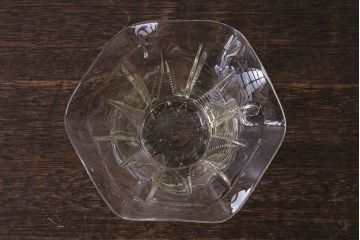 アンティーク雑貨　イギリス　レトロな味わいを醸し出すガラス小物入れ(フラワーベース)