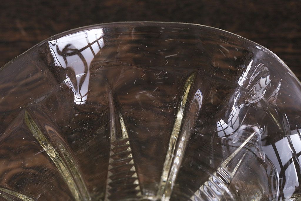 アンティーク雑貨　イギリス　レトロな味わいを醸し出すガラス小物入れ(フラワーベース)