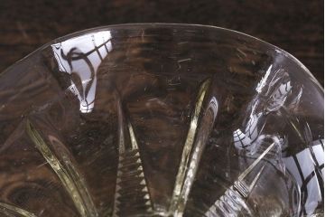 アンティーク雑貨　イギリス　レトロな味わいを醸し出すガラス小物入れ(フラワーベース)