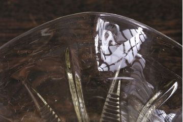 アンティーク雑貨　イギリス　レトロな味わいを醸し出すガラス小物入れ(フラワーベース)