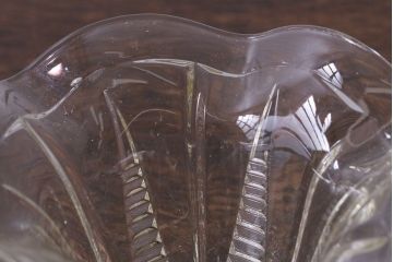 アンティーク雑貨　イギリス　レトロな味わいを醸し出すガラス小物入れ(フラワーベース)