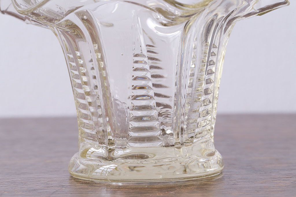 アンティーク雑貨　イギリス　レトロな味わいを醸し出すガラス小物入れ(フラワーベース)