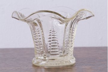 アンティーク雑貨　イギリス　レトロな味わいを醸し出すガラス小物入れ(フラワーベース)