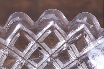 アンティーク雑貨　イギリス製　厚みのある質感が魅力のガラス小皿(プレスガラス)