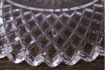 アンティーク雑貨　イギリス製　厚みのある質感が魅力のガラス小皿(プレスガラス)
