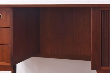 北欧家具　チーク材　曲線のフォルムが珍しいデスク(平机、在宅ワーク、在宅用ワークデスク、カウンターテーブル)