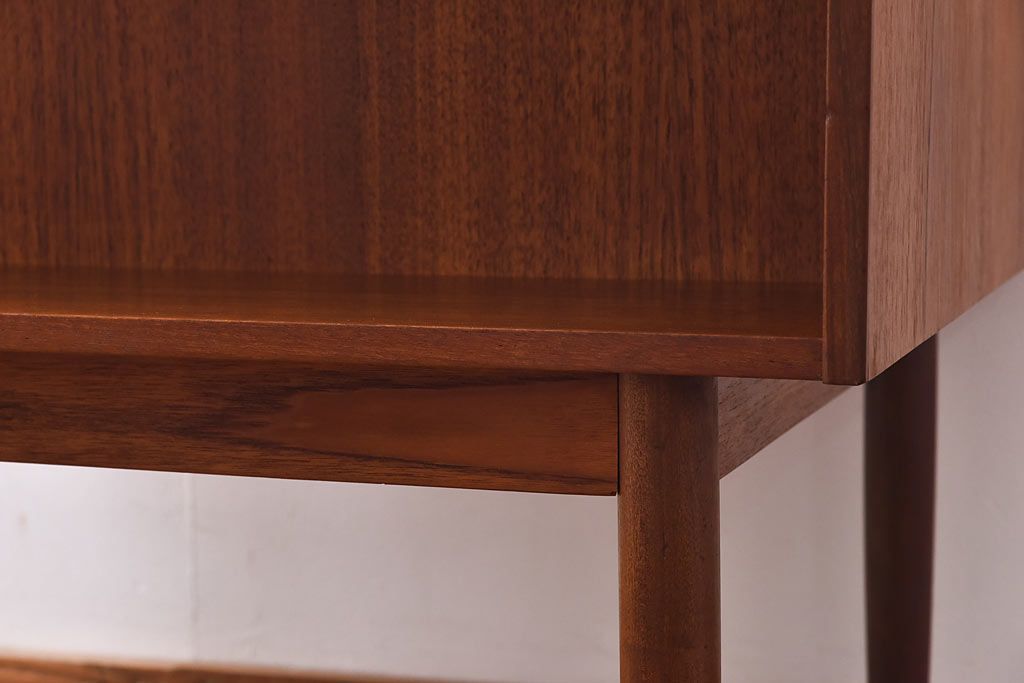 北欧家具　チーク材　曲線のフォルムが珍しいデスク(平机、在宅ワーク、在宅用ワークデスク、カウンターテーブル)