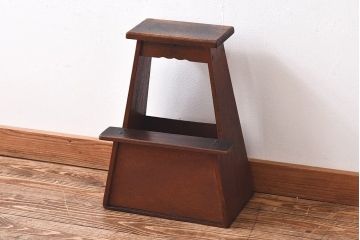 アンティーク雑貨　昭和中期　レトロな雰囲気漂う踏み台(飾り台)