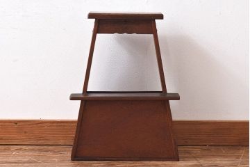 アンティーク雑貨　昭和中期　レトロな雰囲気漂う踏み台(飾り台)