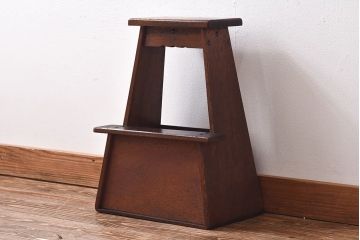 アンティーク雑貨　昭和中期　レトロな雰囲気漂う踏み台(飾り台)