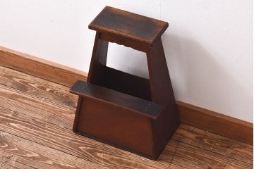 アンティーク雑貨　昭和中期　レトロな雰囲気漂う踏み台(飾り台)